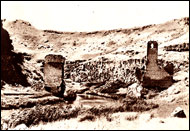 Общий вид развалин моста на реке Ахурян